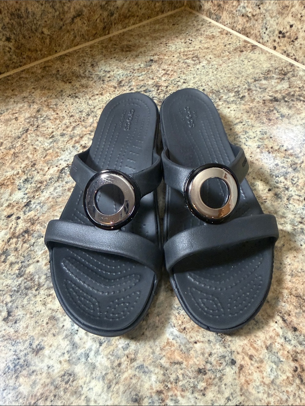 Crocs Sanrah Metalblock Matte Black Silver Circle Slide-on Sandal Size 11